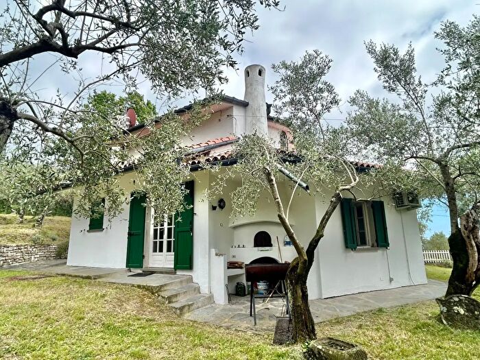 Casa con 5 locali in vendita in Castelnuovo Magra