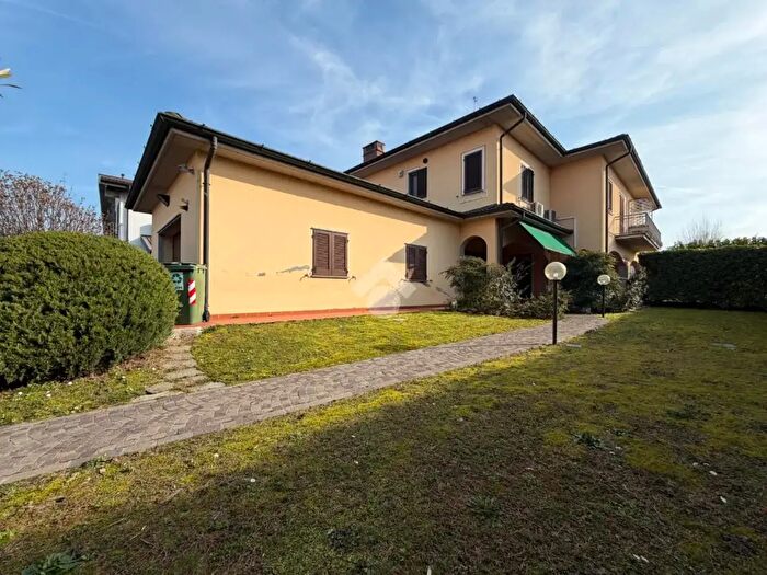 Casa con 6 locali in vendita in Via Sentirolo, Stradella