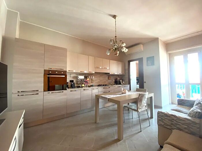 Appartamento trilocale in vendita in Via Nizza Bis, Torino