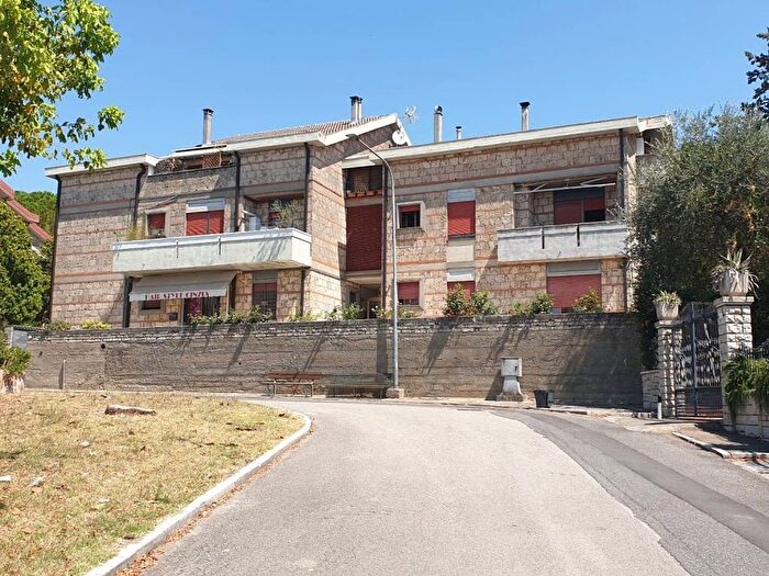Appartamento con 5 locali in affitto in Largo Giardino, Penna in Teverina