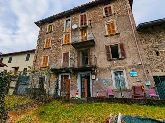 Casa trilocale in vendita in Via Cesare Battisti, Serina