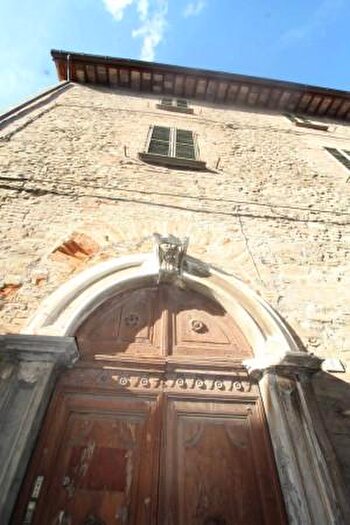 Casa con 6 locali in vendita in SantAngelo In Vado