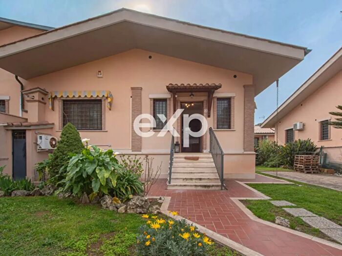 Casa con 5 locali in vendita in Roma