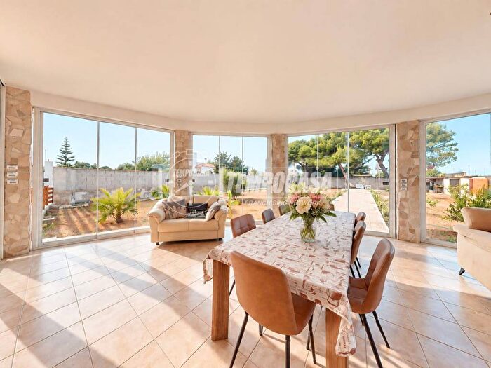 Casa con 5 locali in vendita in Via della Rondine, Torre Chianca, Lecce