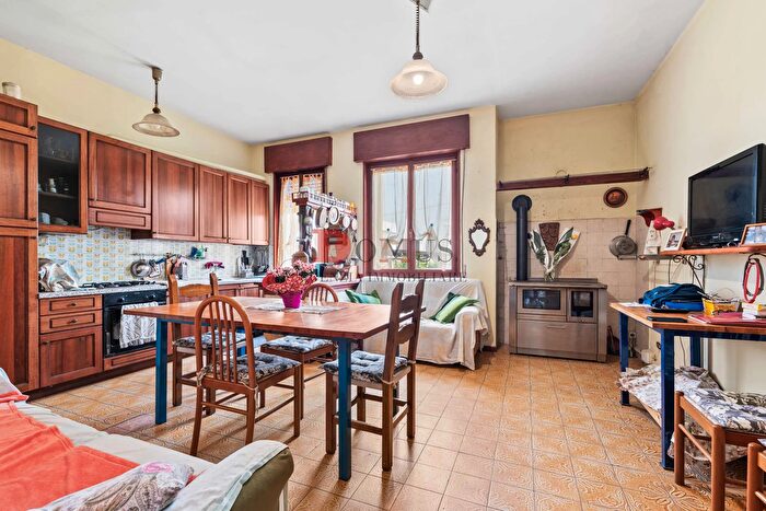 Casa quadrilocale in vendita in Via Leopardi, Curtatone