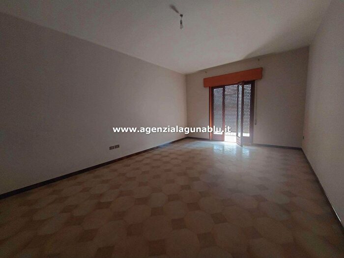 Appartamento con 5 locali in vendita in Via Val di Mazara, Mazara Del Vallo