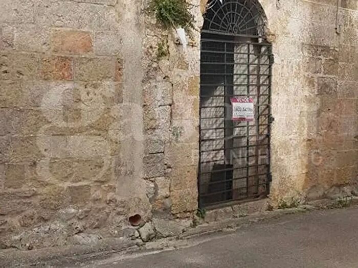 Appartamento con 8 locali in vendita in Via Maria Teresa Sparascio, Tricase