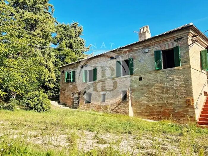 Casa con 6 locali in vendita in Cossignano