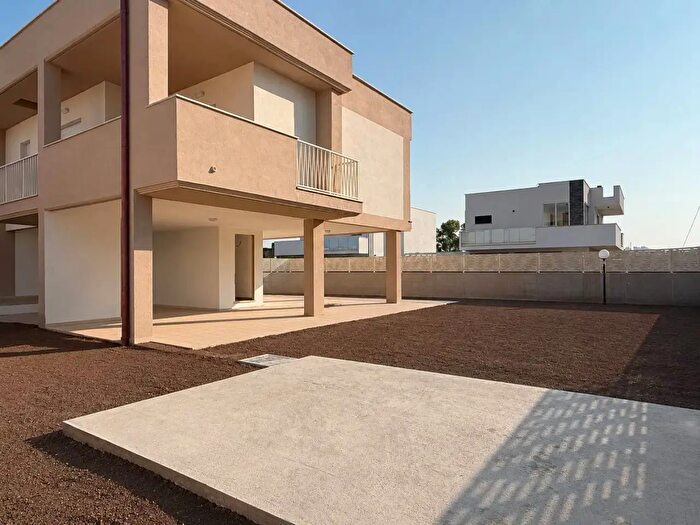 Casa trilocale in vendita in Via Sestante, Fiumicino