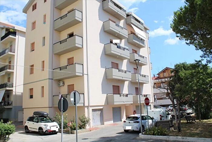 Appartamento quadrilocale in vendita in Viale Arenile Nord, Silvi