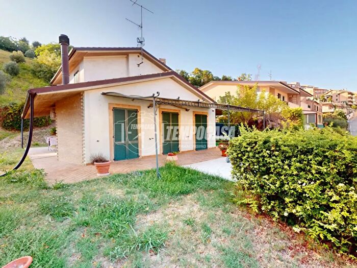 Casa con 6 locali in vendita in Via Le Grazie, Recanati