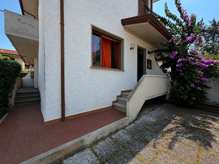 Casa con 6 locali in vendita in Viareggio