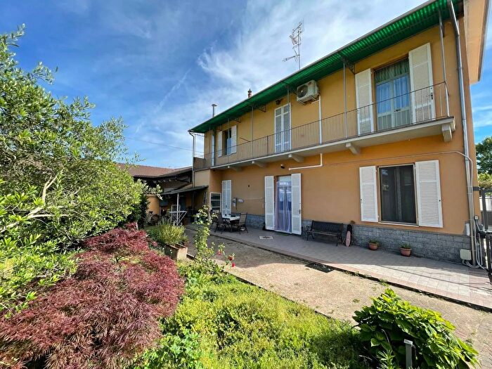 Casa quadrilocale in vendita in Via Prarolo Vercelli, Vercelli