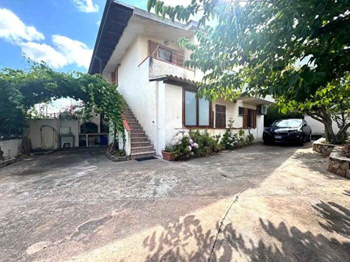 Casa con 7 locali in vendita in Via delle Ginestre, Budoni