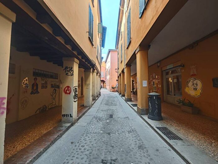 Appartamento trilocale in affitto in Via Valdonica, Centro Storico, Bologna