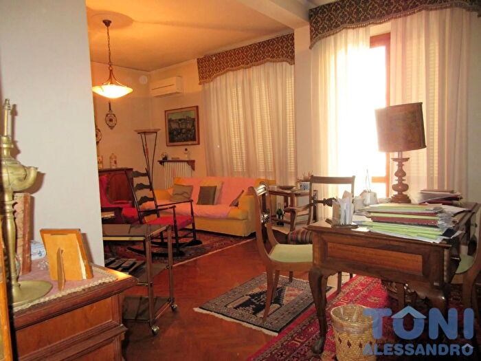 Appartamento con 6 locali in affitto in Empoli