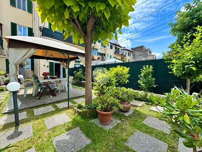Appartamento trilocale in vendita in Via Pisana, Firenze