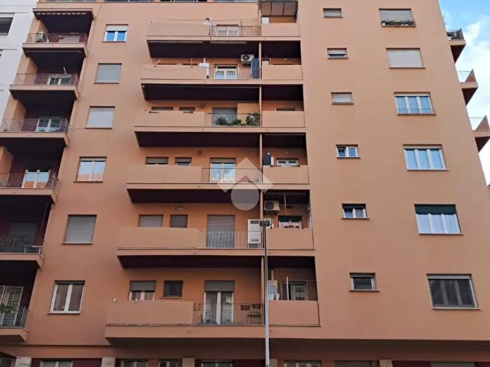 Appartamento trilocale in vendita in Via Acqua Bullicante, Roma