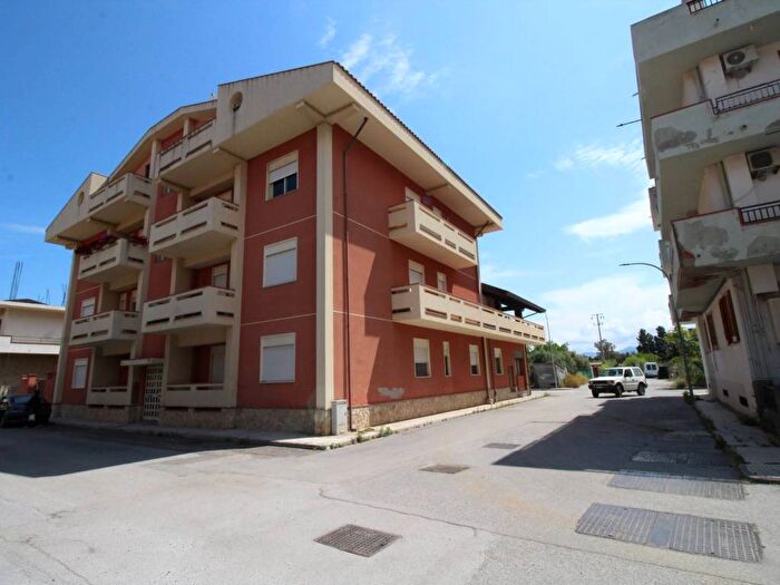 Appartamento bilocale in affitto in Via Giuseppe Verdi, Centro, Falcone