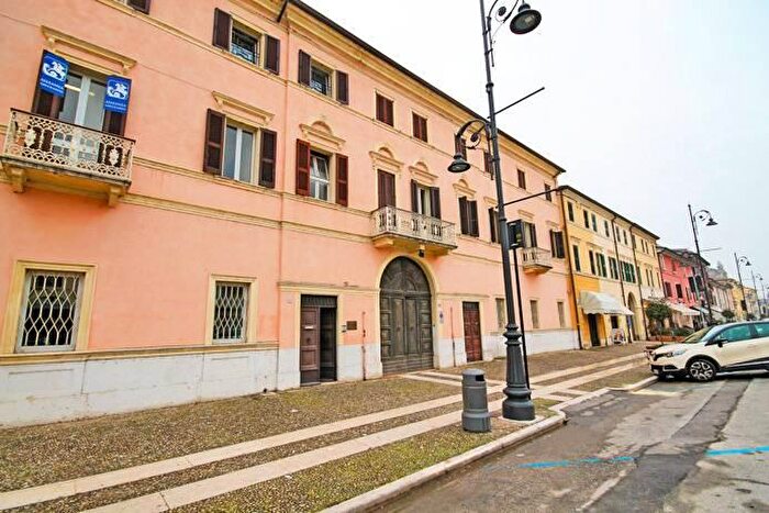 Casa con 10 locali in affitto in Corso Vittorio Emanuele, Villafranca Di Verona