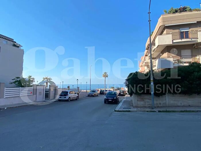 Appartamento trilocale in vendita in Via Matteotti, Trani