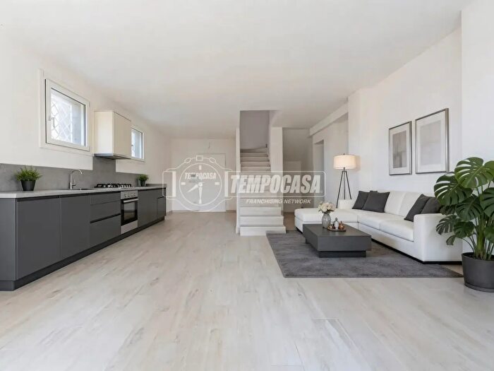 Casa con 6 locali in vendita in Via Corleto, Faenza