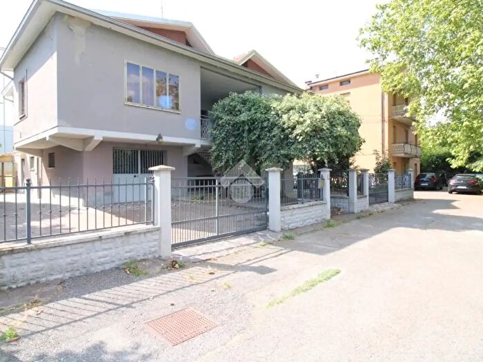 Appartamento trilocale in vendita in Viale Umbria, Sassuolo