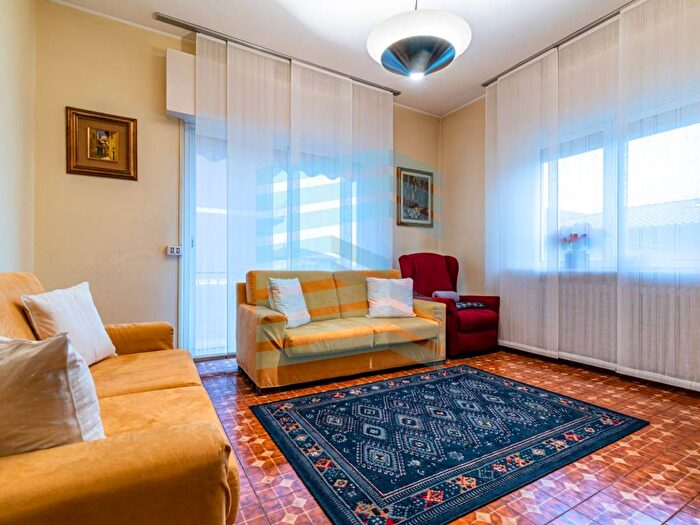 Appartamento trilocale in affitto in Via Serio, Pradalunga