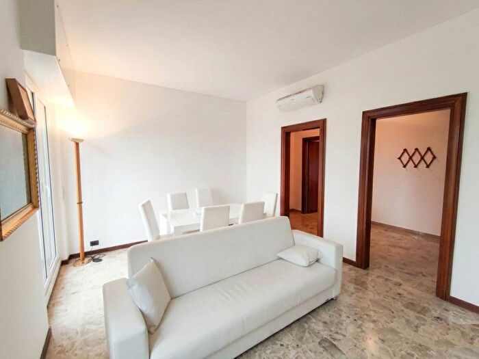 Appartamento con 5 locali in affitto in Via Innocenzo Isimbardi, Cermenate Abbiategrasso, Milano