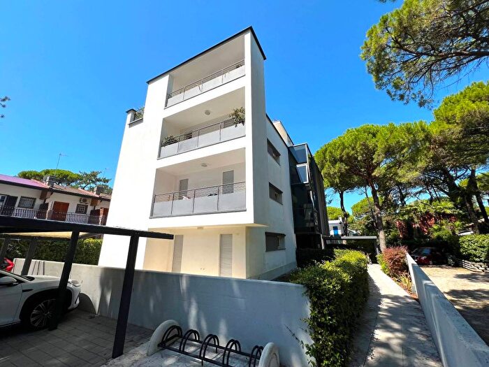 Appartamento con 5 locali in affitto in Arco dell'Erica, Centro, Lignano Sabbiadoro