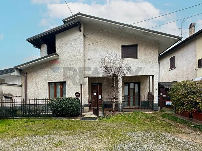 Appartamento trilocale in vendita in Viale Brianza, Camparada