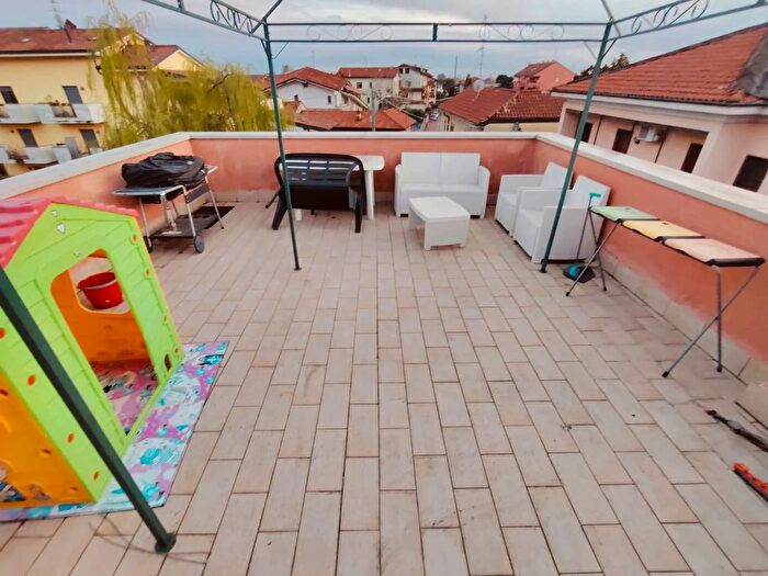 Casa quadrilocale in vendita in Via Portiola, Uboldo