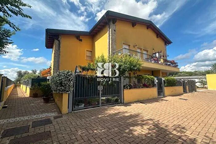 Appartamento trilocale in vendita in Via di Casal Bianco RomaSettecamini, Roma