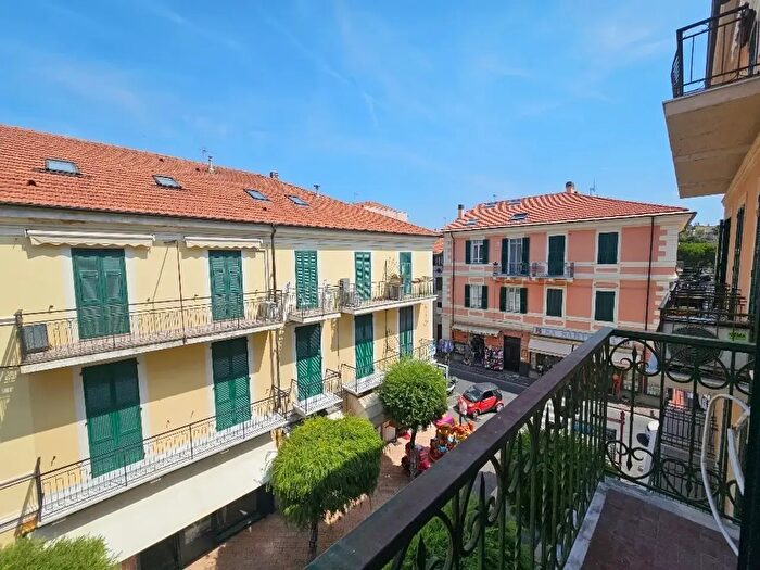 Appartamento trilocale in vendita in Diano Marina