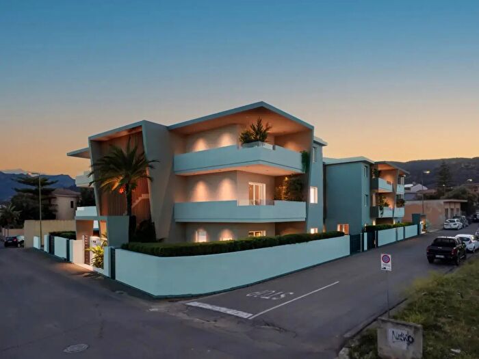 Appartamento trilocale in vendita in Via Trieste, Capoterra