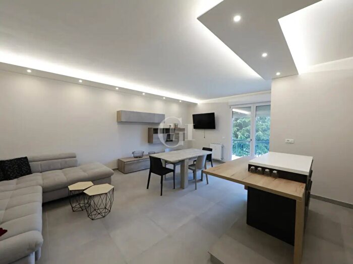 Appartamento trilocale in vendita in Via Monte Carega, Peschiera Del Garda