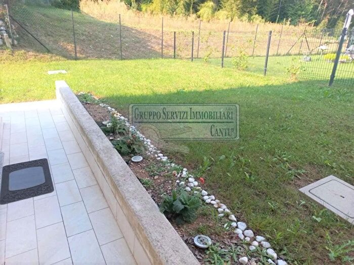 Appartamento bilocale in vendita in Via Roma Snc Lurago dErba, Lurago DErba