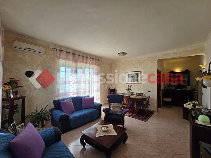 Appartamento trilocale in vendita in Via degli Estensi, Roma