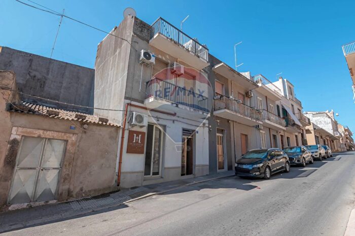 Casa con 6 locali in vendita in Via Ferrucci, Pachino