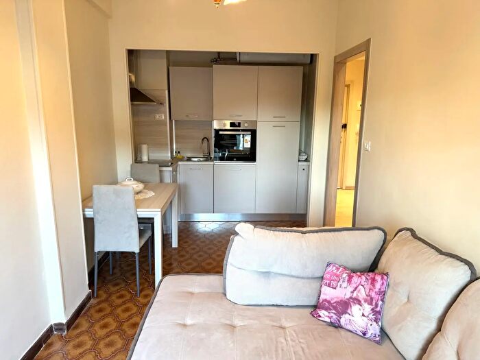 Appartamento bilocale in vendita in Via Nuvolone, Taggia