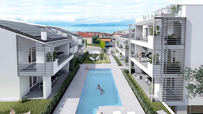 Appartamento trilocale in vendita in Via Fornaci, Peschiera Del Garda