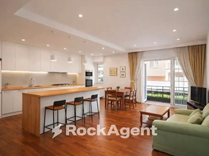 Appartamento trilocale in vendita in Via Antonio Serra, Roma