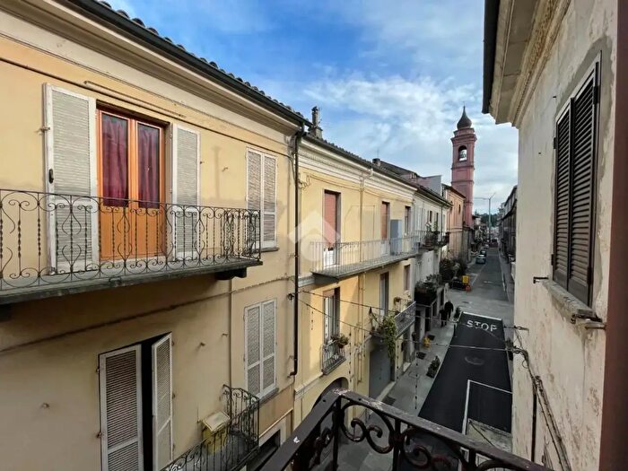 Casa con 10 locali in vendita in Via Bona, Nizza Monferrato