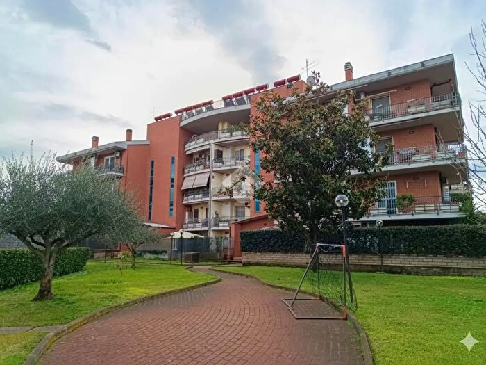 Appartamento trilocale in vendita in Via Fillia, Roma