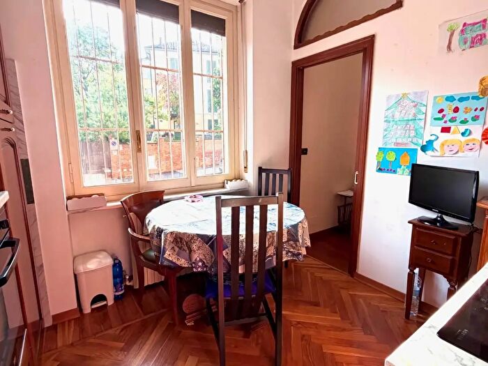 Appartamento quadrilocale in vendita in Via Lomellina, Torino