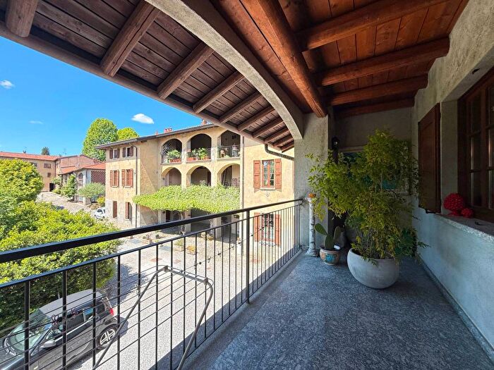 Appartamento trilocale in affitto in Via Lazzago, Breccia Lazzago, Como