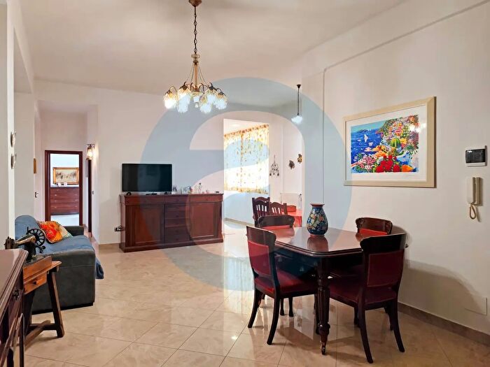 Appartamento trilocale in vendita in Via Brigata Regina, Bari