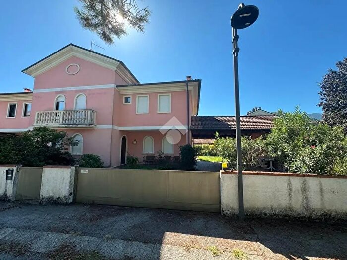 Casa con 7 locali in vendita in Via E Hemingway, Schio