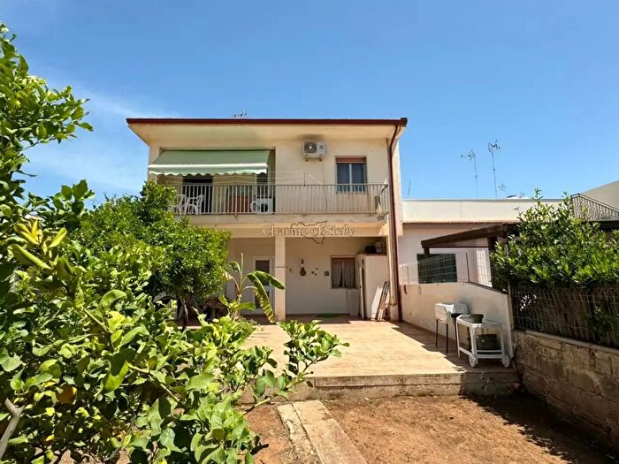 Casa con 5 locali in vendita in Via Magnaghi, Modica
