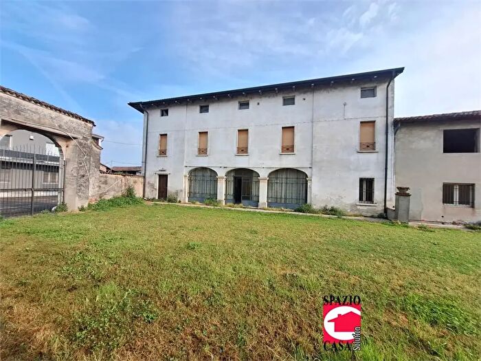 Casa con 18 locali in vendita in Borgo San Giacomo